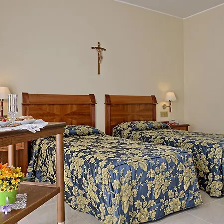 Centro Di Spiritualita Padre Pio Hotel 4*